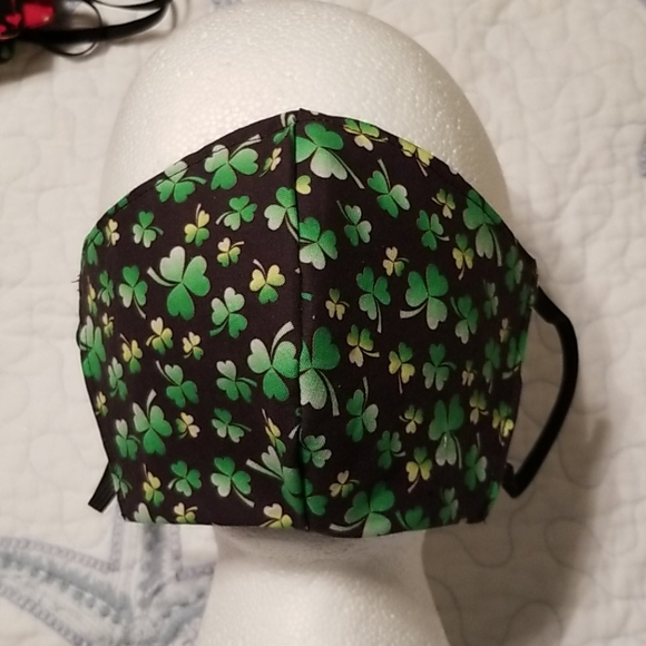 Trio of holiday facemask, chain and no touchkey - Picture 5 of 8